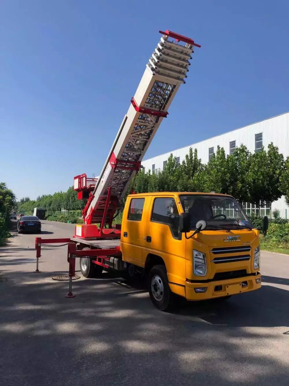 泸定附近的云梯车出租服务：轻松解决高空作业需求