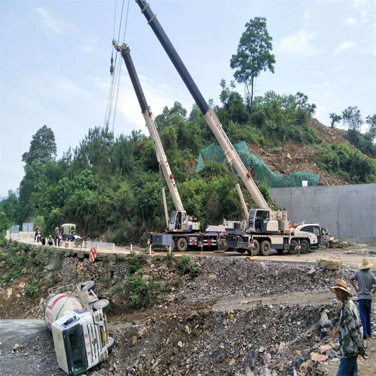 泸定汽车掉沟里叫吊车救援要多少钱