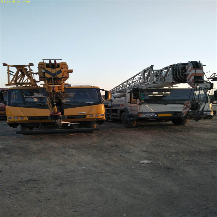 泸定吊车吊挖机正确办法